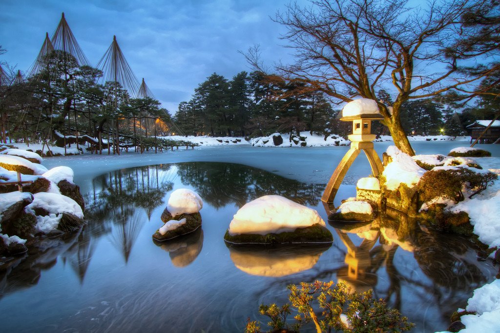 kenrokuen_garden_in_winter_kanazawa_ishikawa_japan