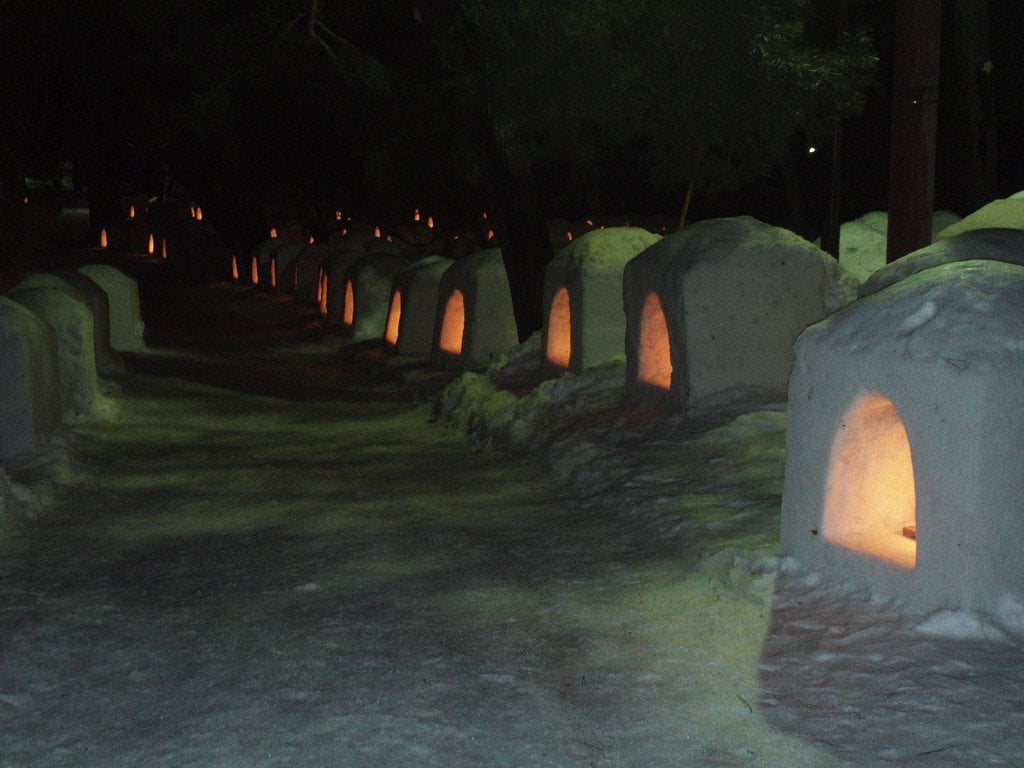 snow_huts_at_hirosaki_castle_snow_lantern_festival