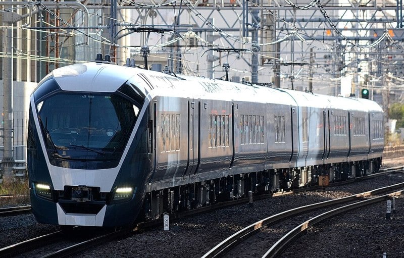 Saphir Odoriko Train