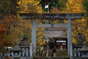 9 Days in the Japanese Alps Autumn Itinerary 3 Autumn foliage at Hida Gokoku Shrine